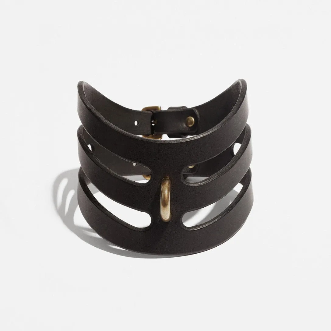 CUT OUT POSTURE COLLAR